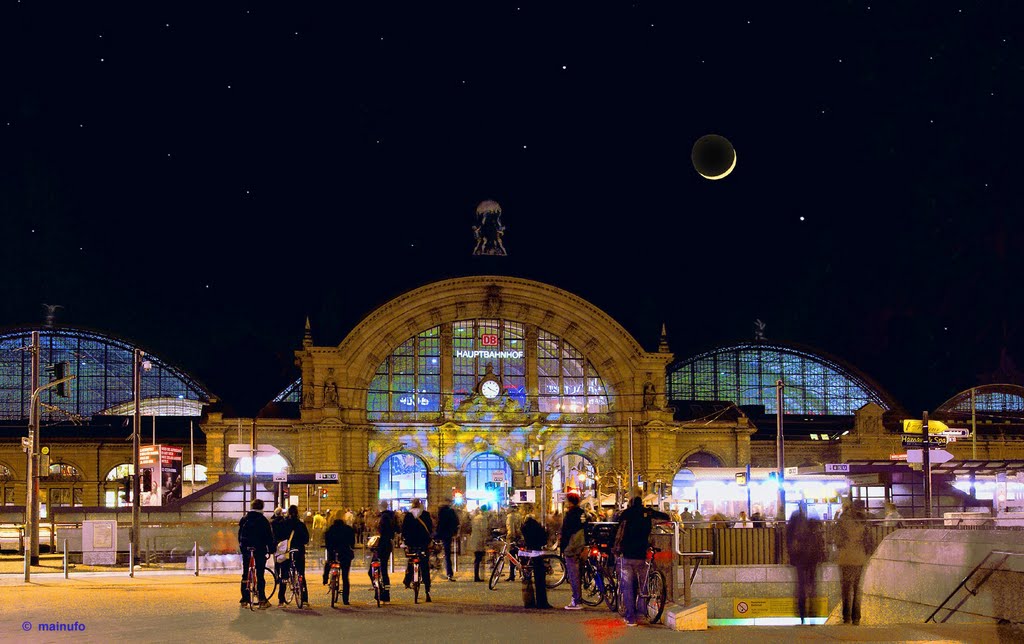 Crescent Moon and Central Station 2010