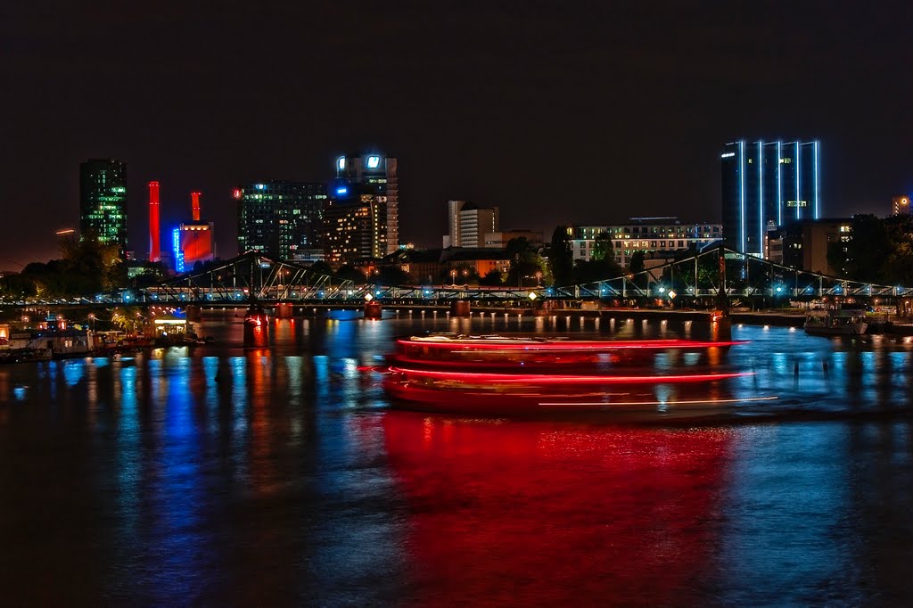 Frankfurt, Blick von der alten Brücke bei Nacht.