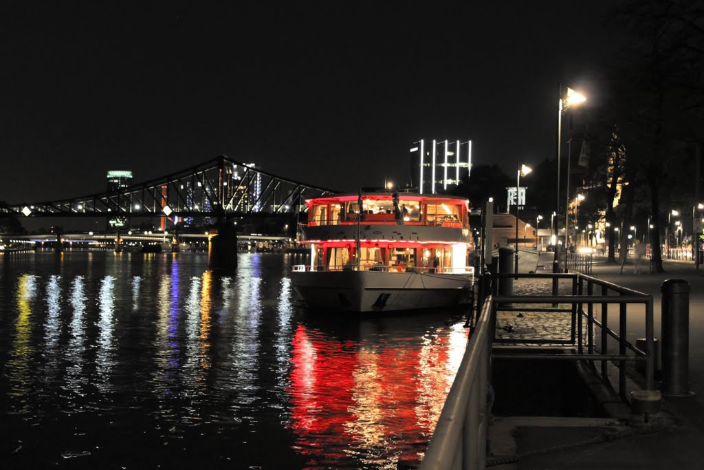 FRANKFURT AM MAIN ( to  核心危机 )