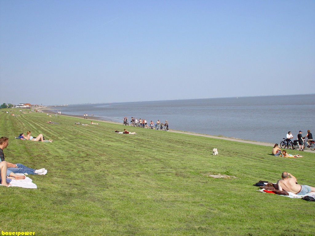 Blick nach Nordost über den Deich von Wilhelmshaven
