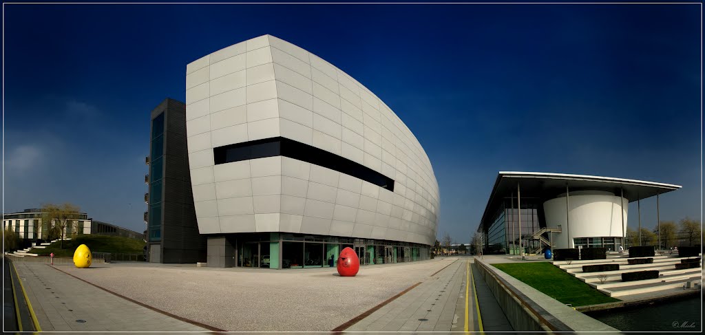 Autostadt Wolfsburg, ZeitHaus (built 2000) und Eingangshalle Volkswagen