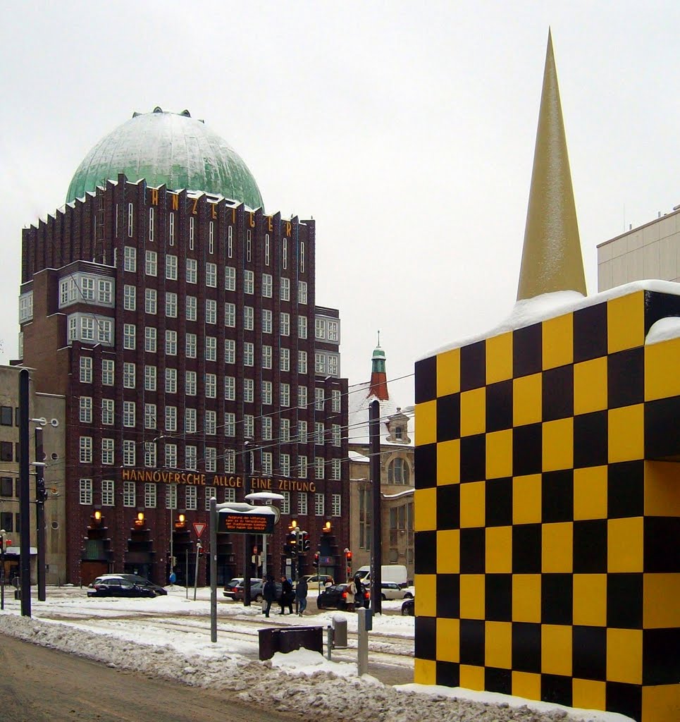Anzeiger Hochhaus & Stadtbahnstation Steintor / Anzeiger Hochhaus & tram stop Steintor