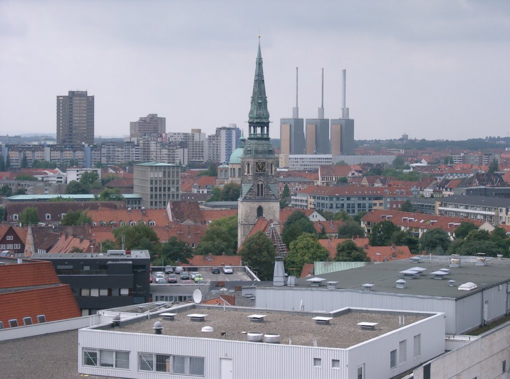 Kreuzkirche und Ihme-Zentrum