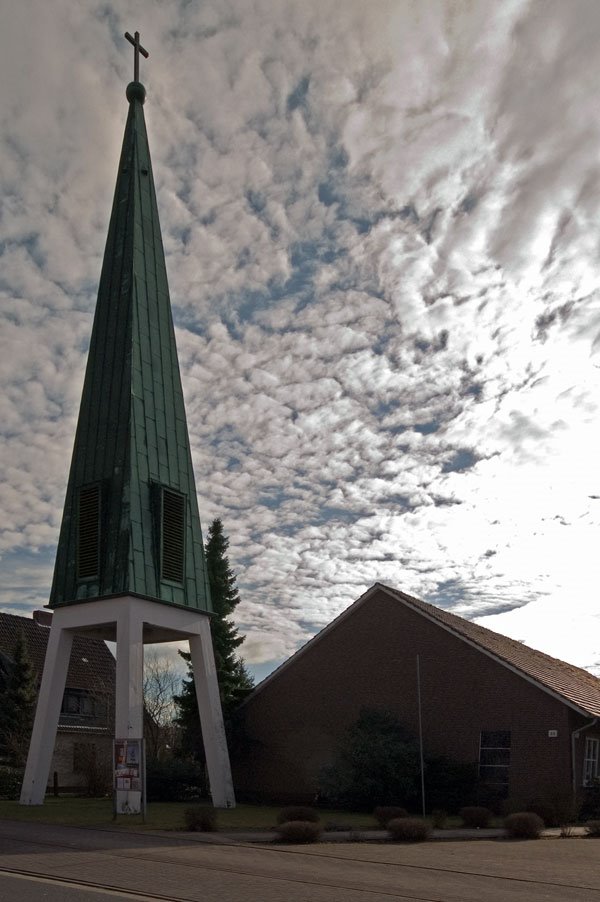 DELMENHORST: Kirche / Church "St. Paulus" (English spoken Devine Services of "New Covenant Kirche e.V." Wed. 18:00-19:00 and Sund. 12:00-13:00 by pastores Unachukwu) • 2008