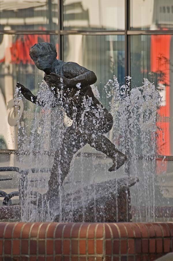 DELMENHORST: Brunnen DER TÄNZER von JÜRGEN KNAPP / Fountain "THE DANCER" of JÜRGEN KNAPP • 2009