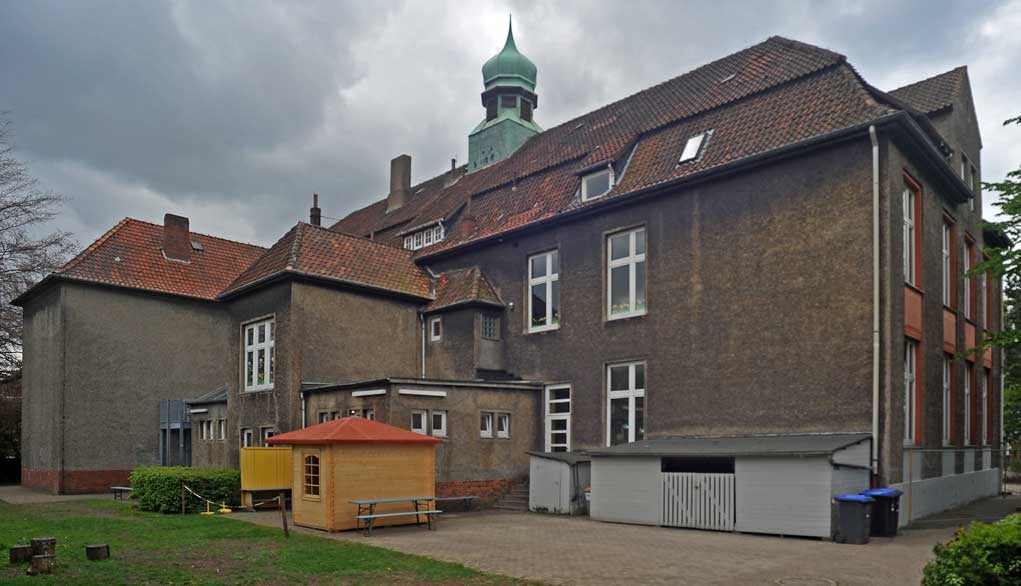 DELMENHORST: Bernard-Rein-Schule, Rückseite / Bernard-Rein-School, backside • 05-2010