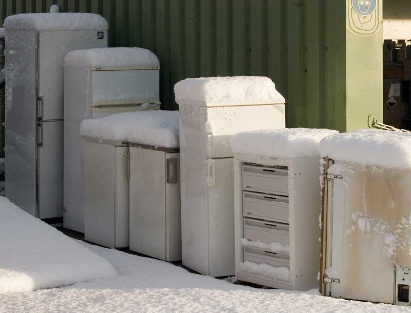 ;-) DELMENHORST, "Recycling-Point": Frierende Gefrierschränke / Freezing freezers • 11-2008
