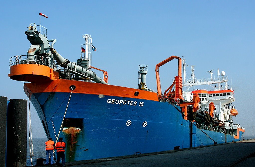 Saugbagger "GEOPOTES 15" in Cuxhaven