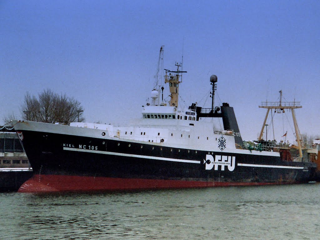 Fischtrawler im Winterquartier