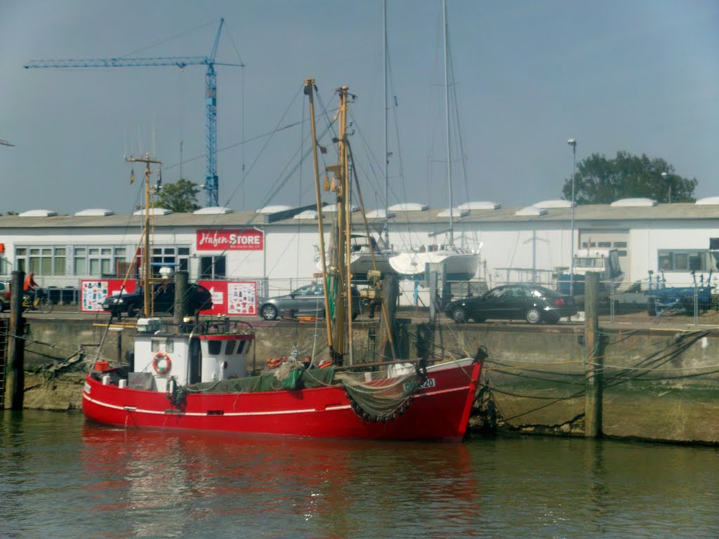 Fischerboot in Cuxhaven (vom Boot aus gesehen)