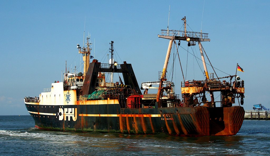 Fischtrawler "KIEL" auf Ausreise