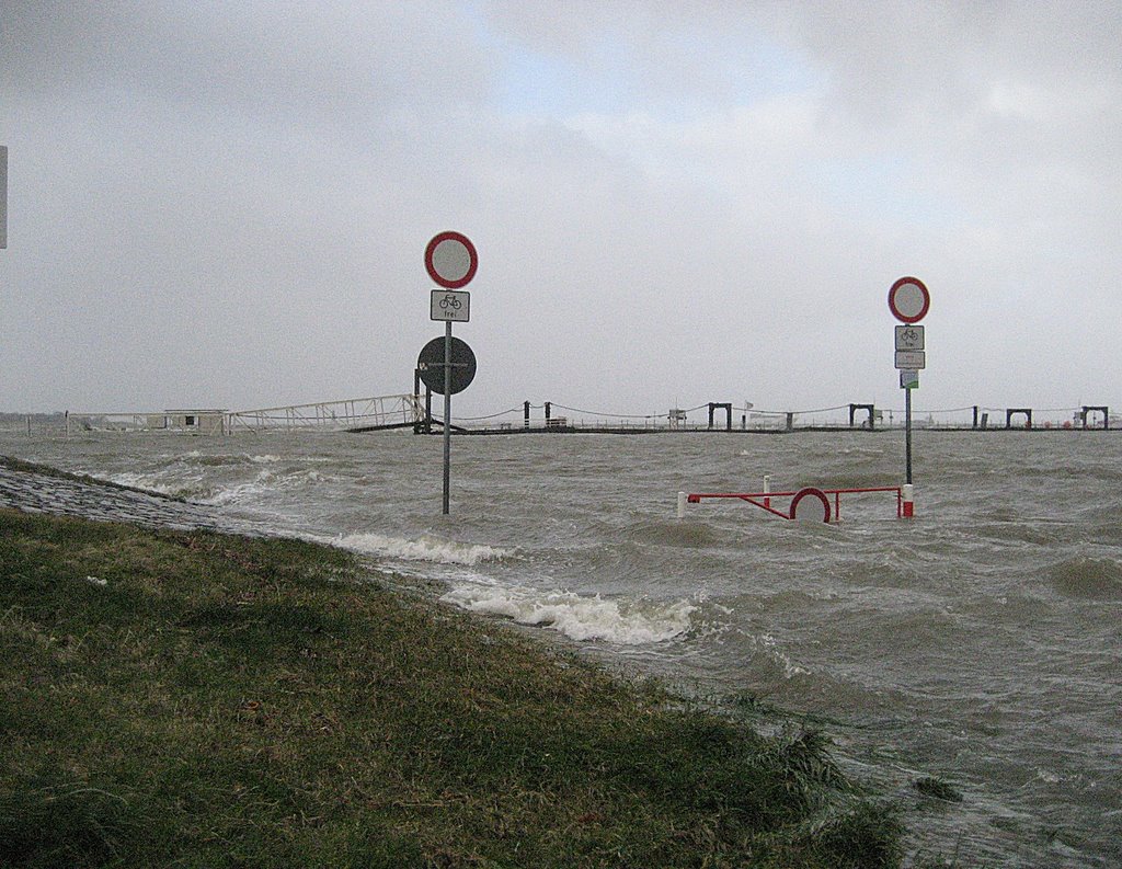 Cuxhaven-Grimmershörn, Sturmflut 01-03-08 by HalvardCux