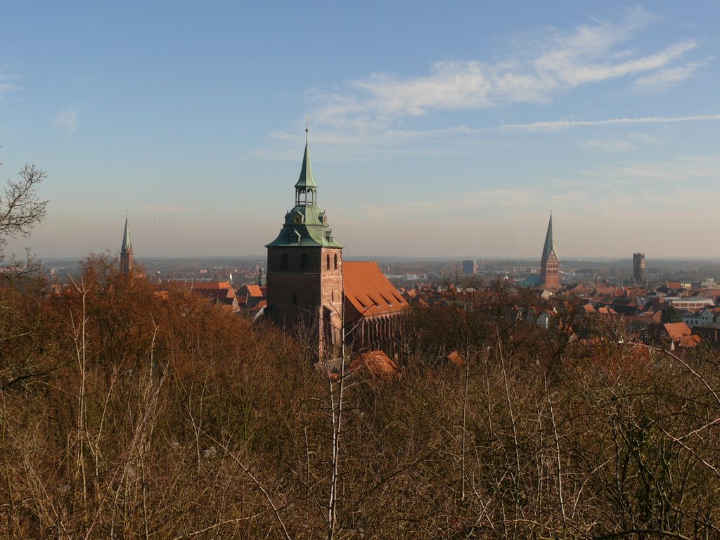 Lüneburg vom Kalkberg aus v.l.-n.r.: Nicolai. - Michaelis. und Johanniskirche - Wasserturm -