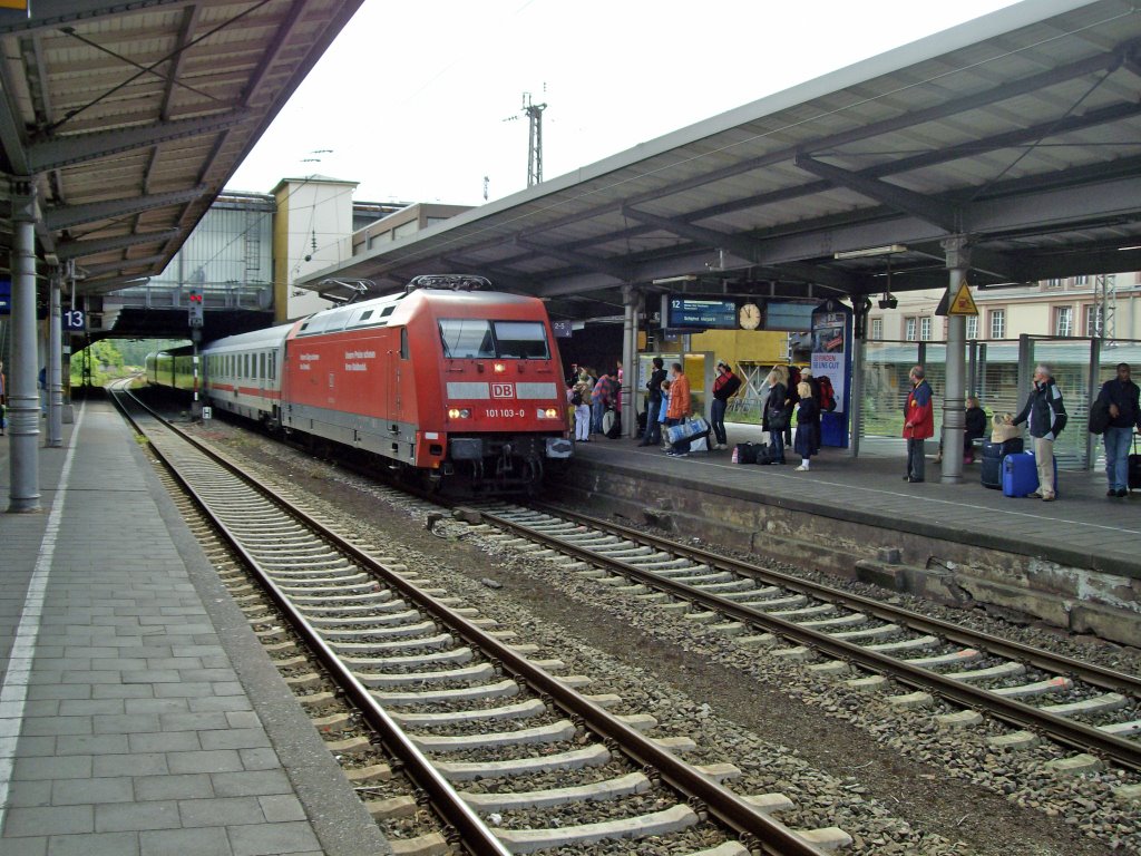 Osnabrück HBF: einfahrender InterCity aus Szczecin Glowny zur Weiterfahrt nach Amsterdam/Schiphol