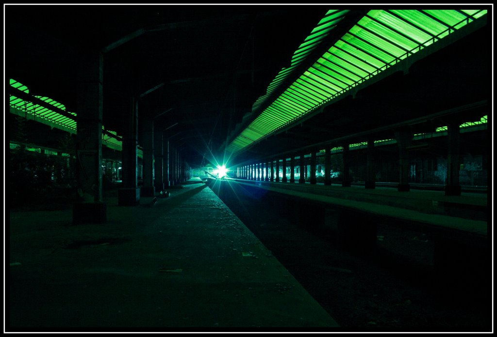 illuminierter alter Güterbahnhof