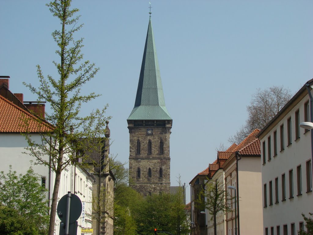 Osnabrück ( Katharinenkirche,Höchstes mittelalterliches Bauwerk Niedersachsens ) Katharinenstraße.  April 2011