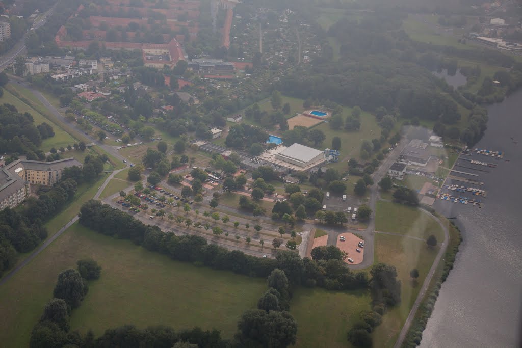 Luftaufnahme | Hallenfreibad Lebenstedt | Parkplatz | Salzgitter Lebenstedt