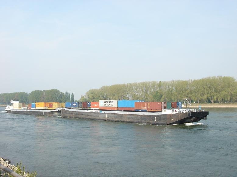 Containerschiff auf dem Rhein - Rhine River