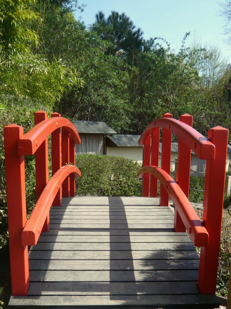 Die rote Brücke