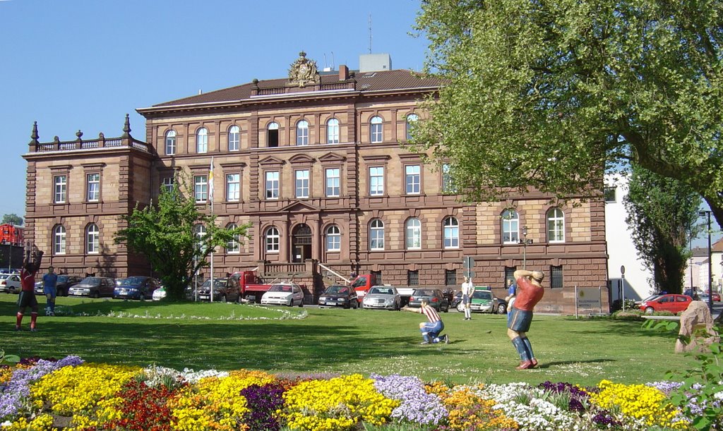 Kaiserslautern, Polizeipräsidium mit Fußballern der WM 2006