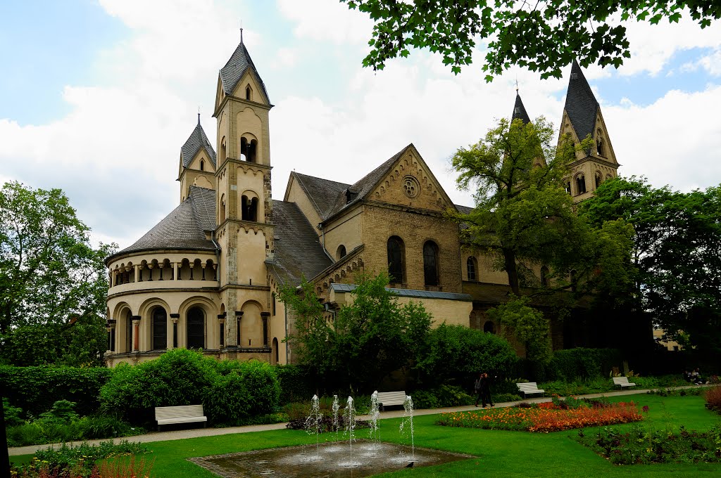 St.Kastor-Basilika und der Blumenhof
