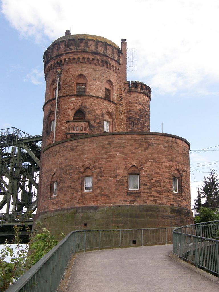 Gatehouse at end of Rhein Railway Bridge