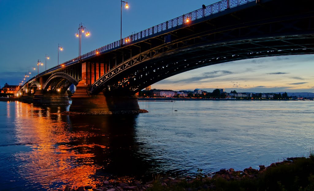 Theodor-Heuss-Brücke