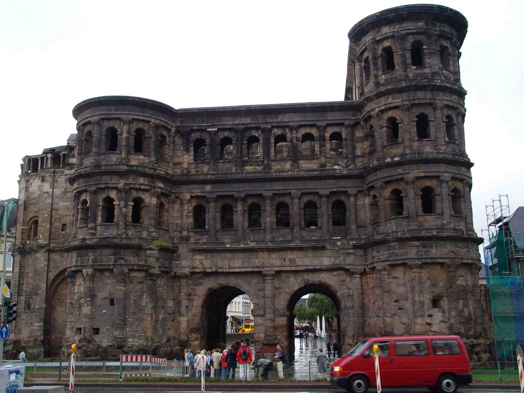 Porta Nigra (sight from the street)