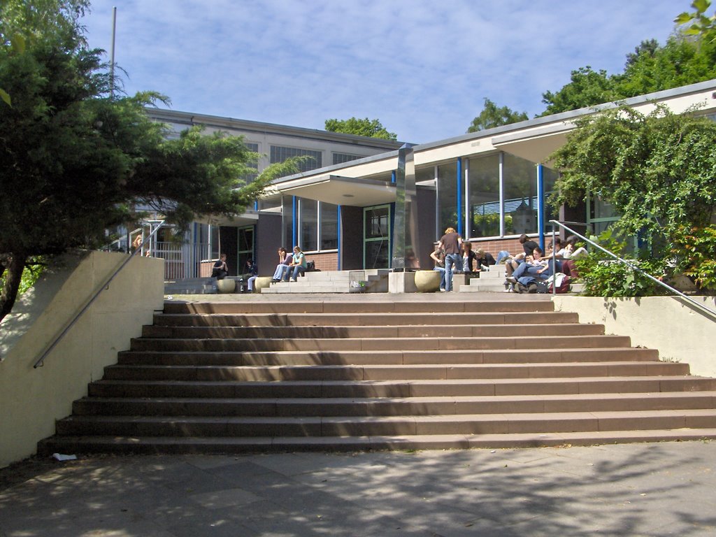 Entrance Nicolaus Cusanus Gymnasium