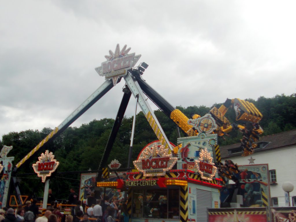 "The Rocket" auf der Pfingstkirmes 2011 in Bergisch-Gladbach