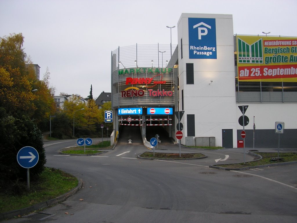 Neue Einfahrt Parkhaus RheinBerg Passage