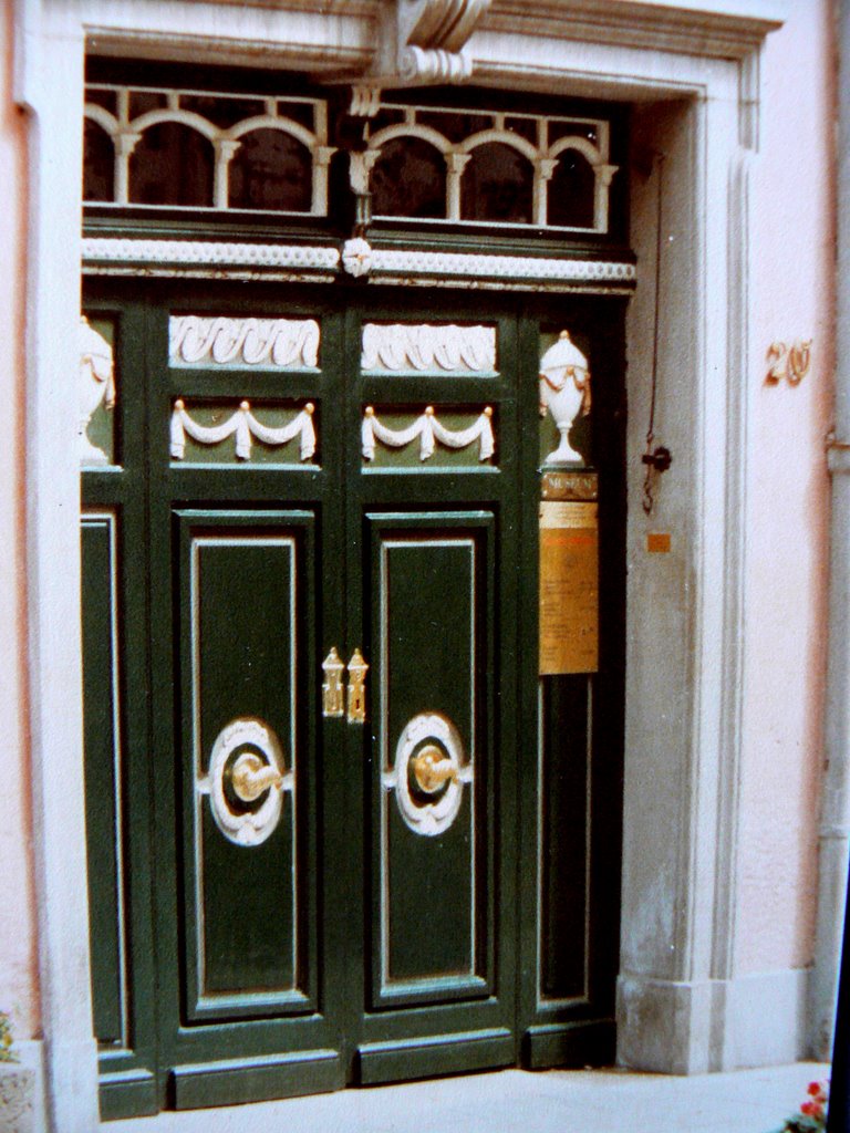 Bonn. Alemania. Puerta de la casa de  Beethoven.
