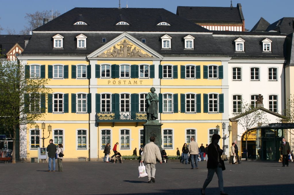 Palais Fürstenberg  (heute Hauptpost) und Beethovendenkmal in Bonn