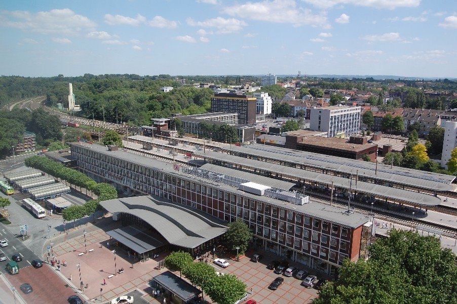 Bochum Hauptbahnhof aus dem 14. Stock des Europahauses gesehen