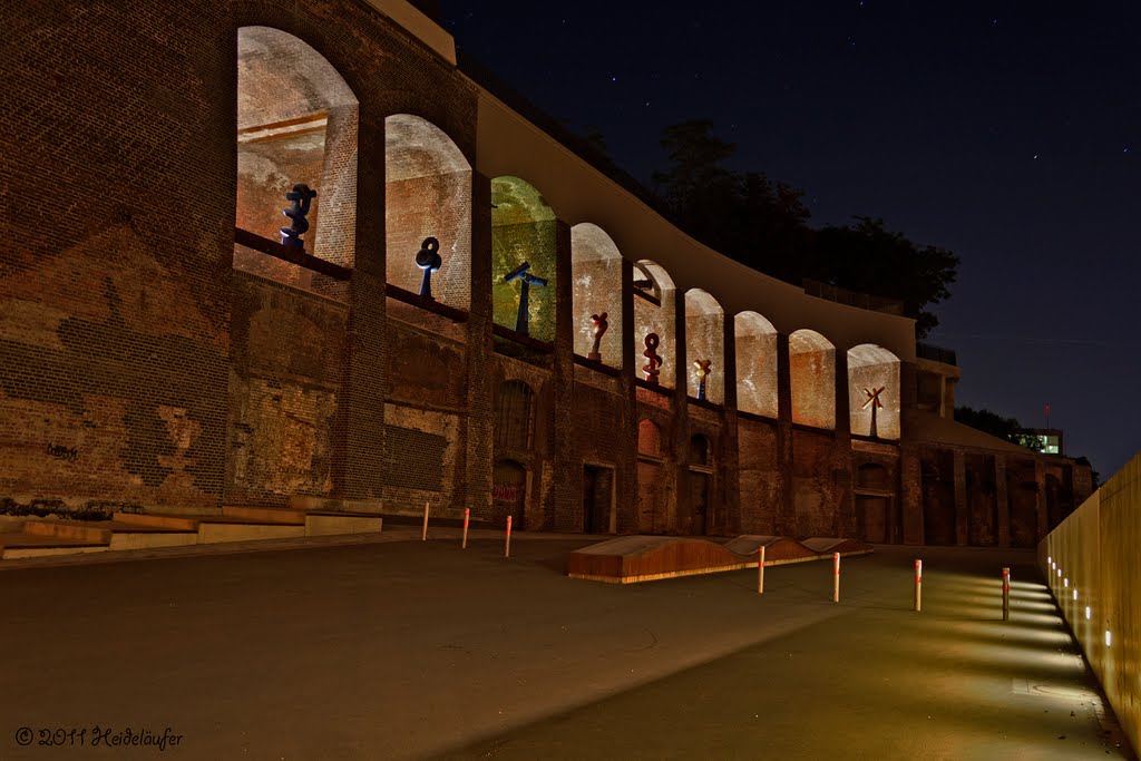 ╠╦╩╣ Colosseum Bochum Jahrhunderthalle mit Gräsel-Plastiken