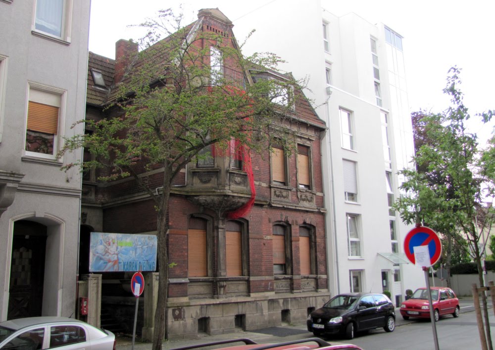 Witten: eine Stadt verändert ihr Gesicht  (Gründerzeit-Villa-Abriß am 1.6.2010)