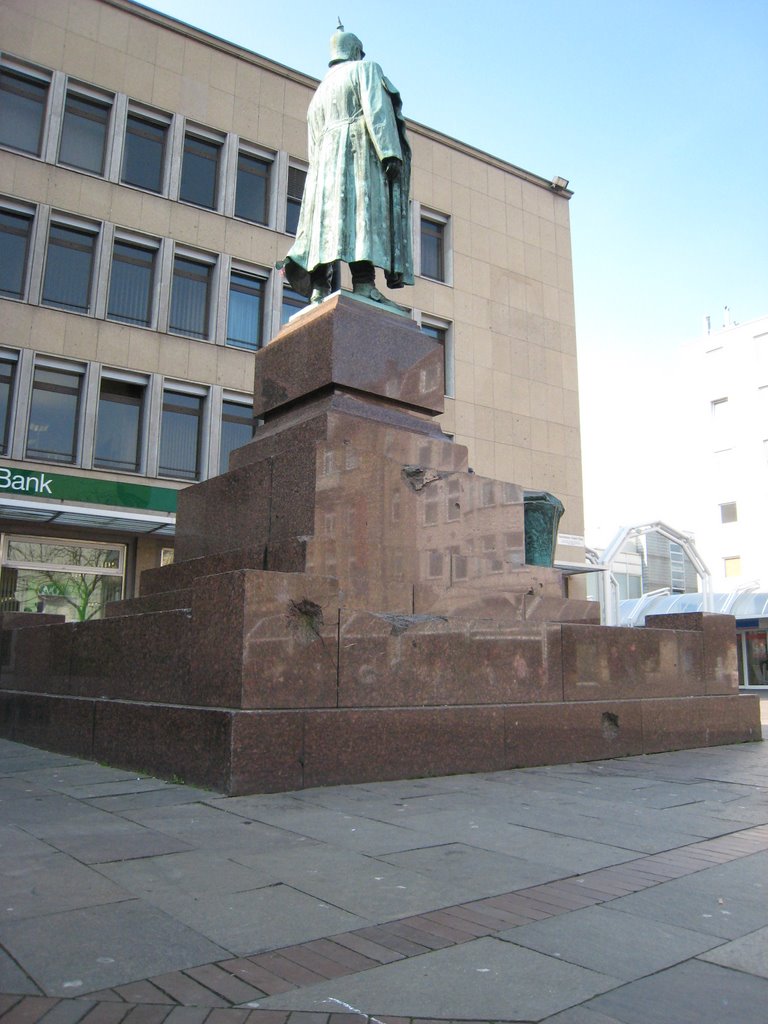 Bismarck mit Bombenschäden