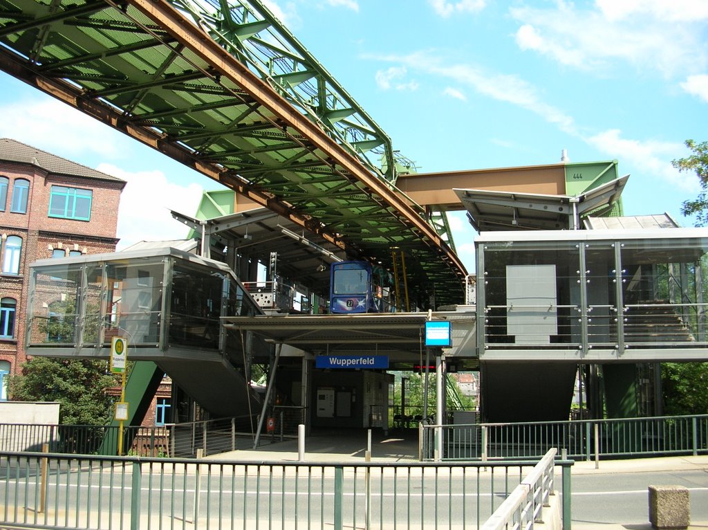 Wuppertal - Schwebebahn - Station "Wupperfeld" (20.06.2007)