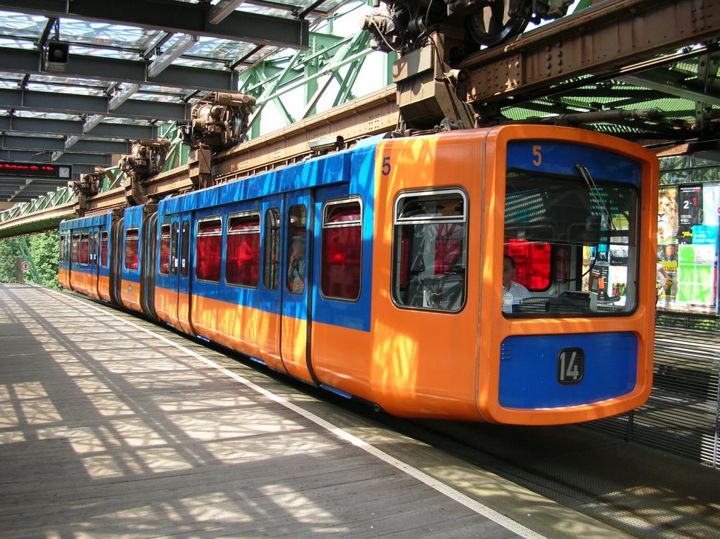 Wuppertal - Schwebebahn - Station "Loher Brücke" (20.06.2007)