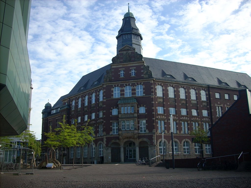 Gelsenkirchen-Altstadt  ( ehem. Postamt/ Verwaltungsgericht Gelsenkirchen )  Bahnhofsvorplatz.  Juni 2009