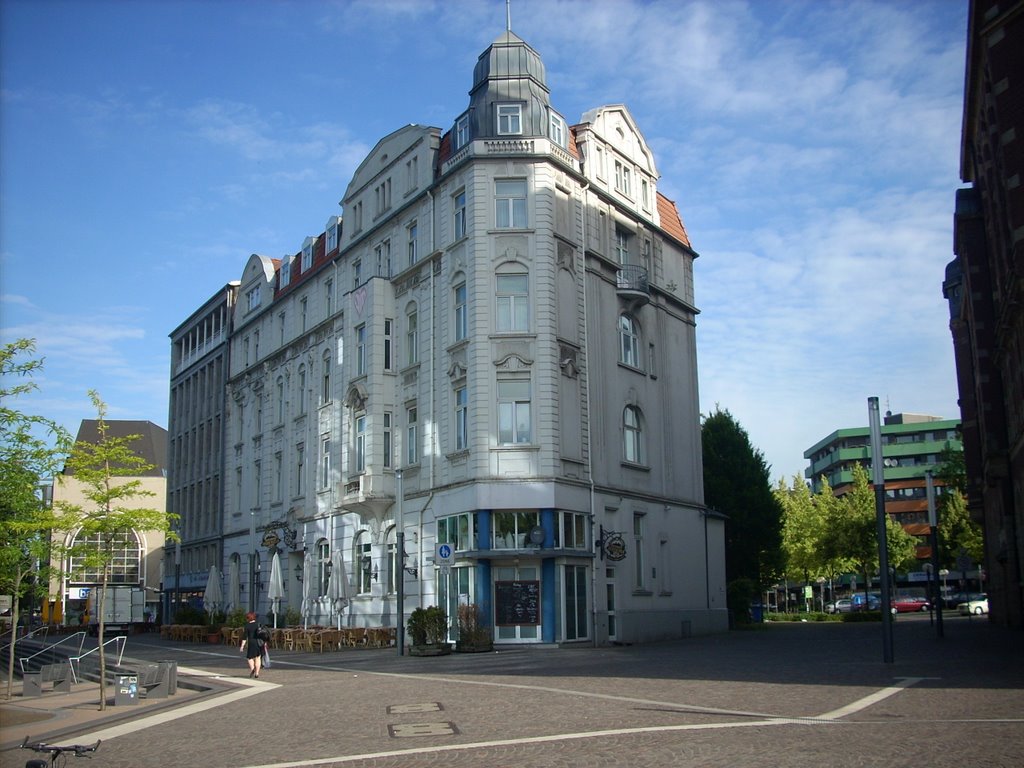 Gelsenkirchen-Altstadt  Bahnhofsvorplatz.  Juni 2009
