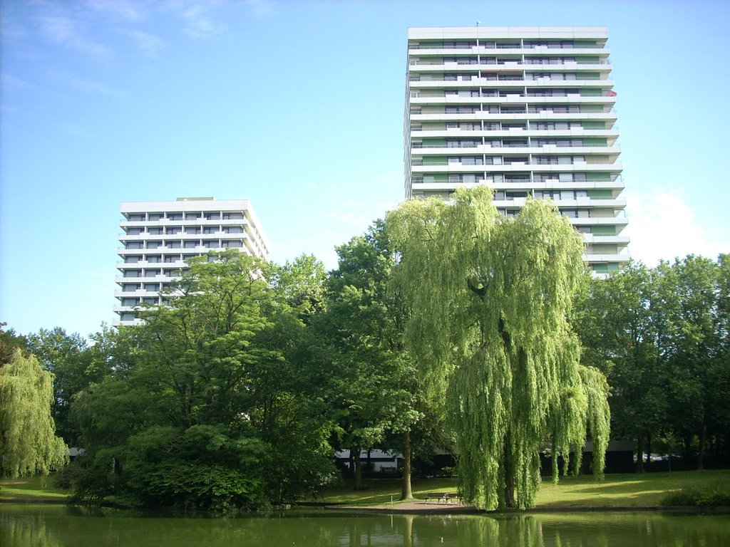 Gelsenkirchen-Altstadt   Stadtgarten  ( Maritim Hotel ) Juni 2009