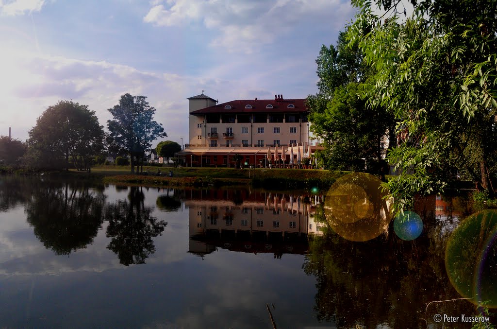 Duisburg - Huckingen ´Angerteich an der Sandmühle mit Hotel Landgasthaus Milser und Da Vinci Restaurant´, (Panorama) - ©13.05.2011