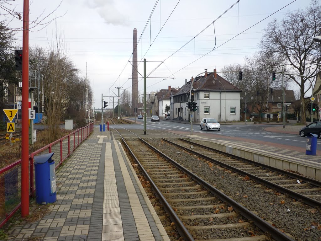 Straßenbahnhaltestelle "Mannesmann Tor 1" (Duisburg-Hüttenheim) / 28.01.2012