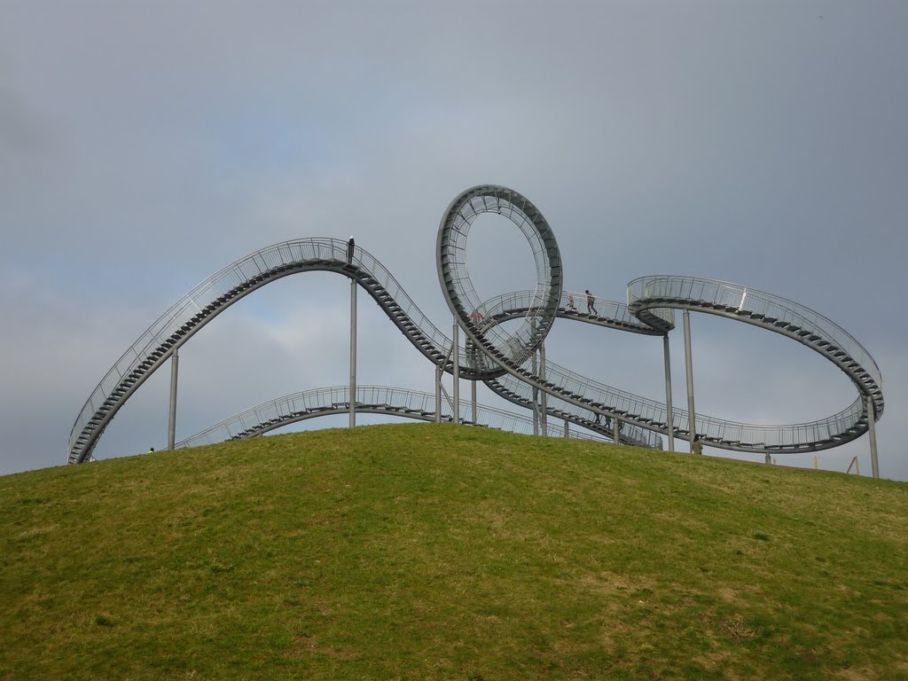 Die neue Landmarke "Tiger & Turtle – Magic Mountain" auf der Heinrich-Hildebrand-Höhe (Duisburg-Wanheim-Angerhausen) / 28.01.2012