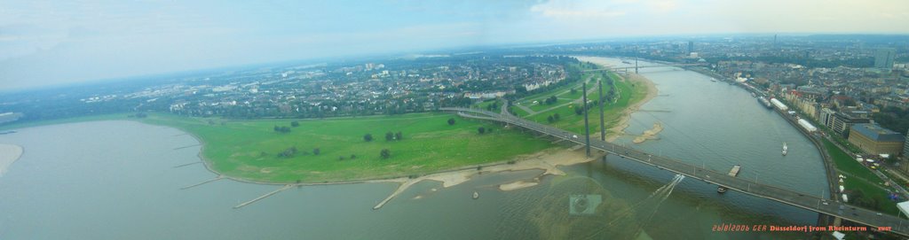 GER Duesseldorf [Rhein] from Rheinturm Panorama by KWOT