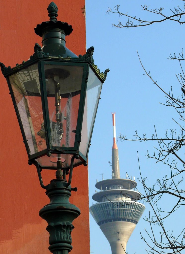 Düsseldorf - Laterne mit Rheinturm