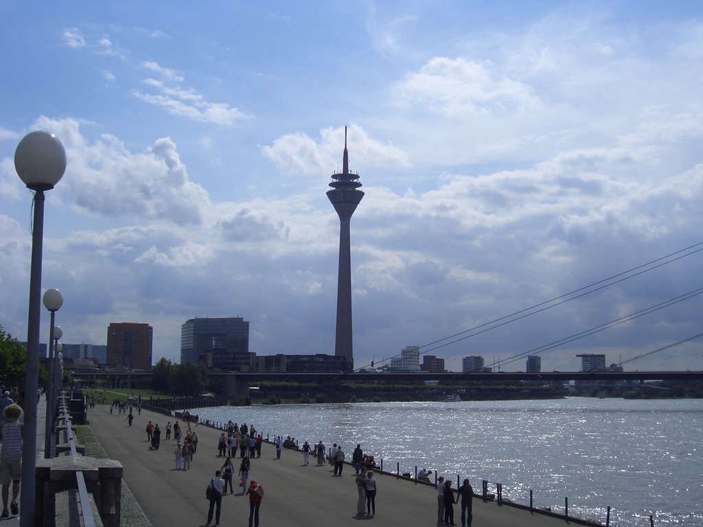 Rheinturm, Düsseldorf