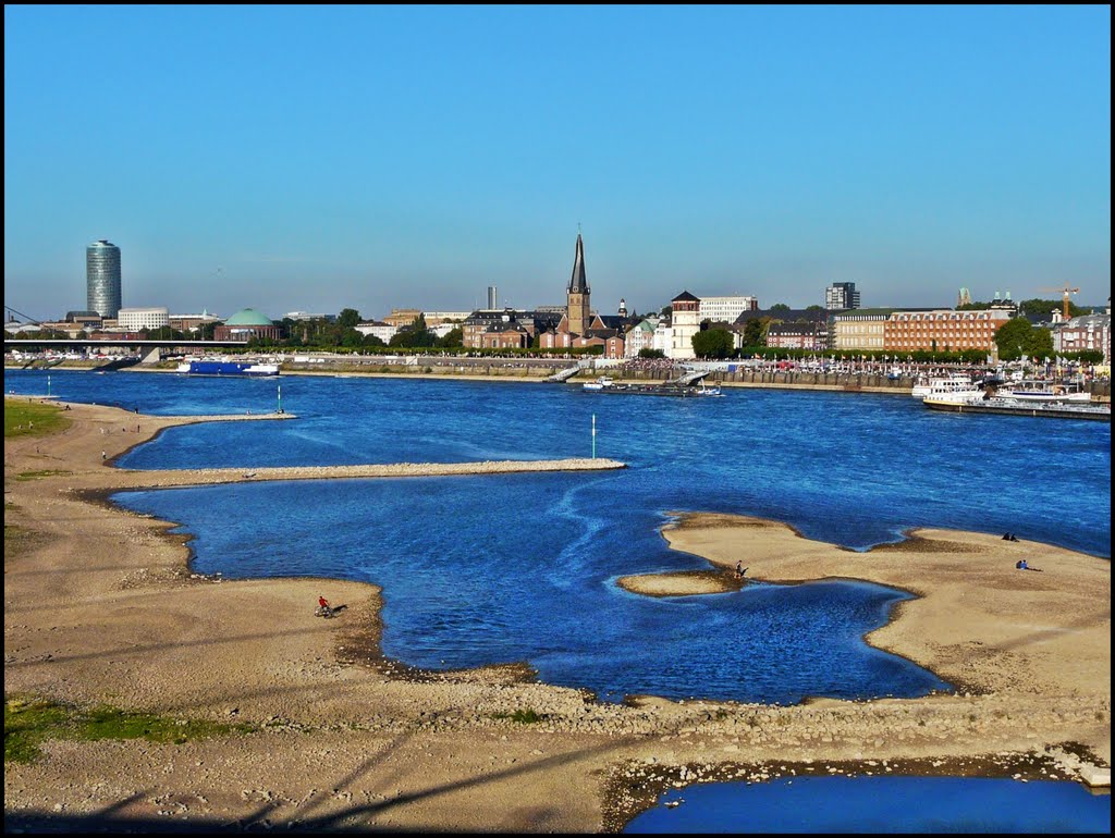 Germany - Skyline of Düsseldorf and the River Rhine - Λουλακι του εριξες ? / Αφιερωμενη στον Αλεξη - [By Stathis Chionidis]