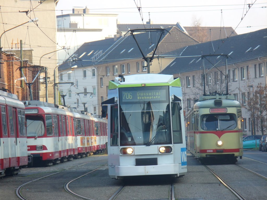 Düsseldorf, Am Steinberg, Straßenbahnen der Rheinbahn